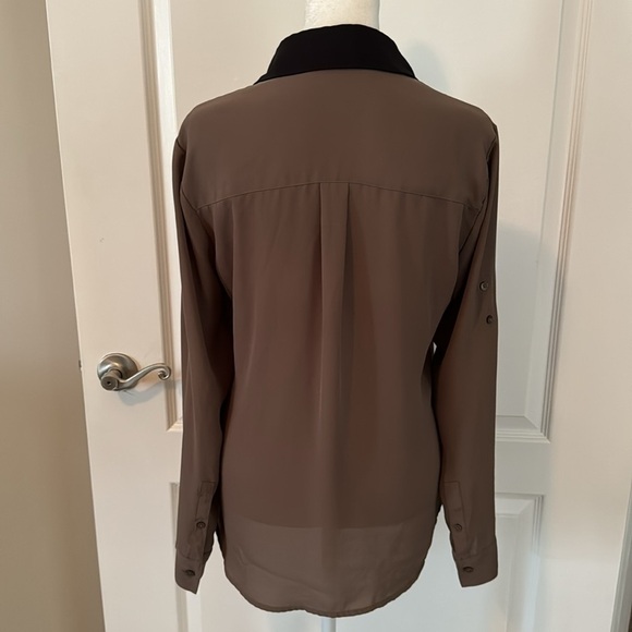 Express Portfolio Blouse - Picture 5 of 6